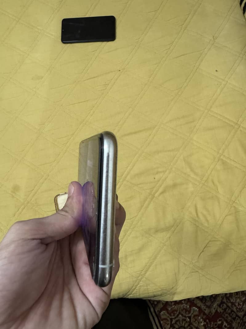 Apple iPhone 11 Pro Max 7