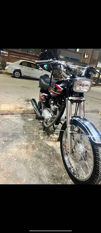 Honda 125 black colour look like a new
