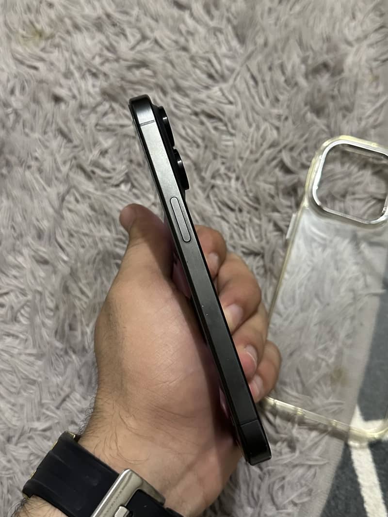 Apple iPhone 15 Pro 3