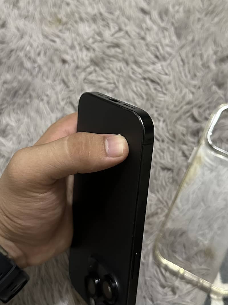 Apple iPhone 15 Pro 4