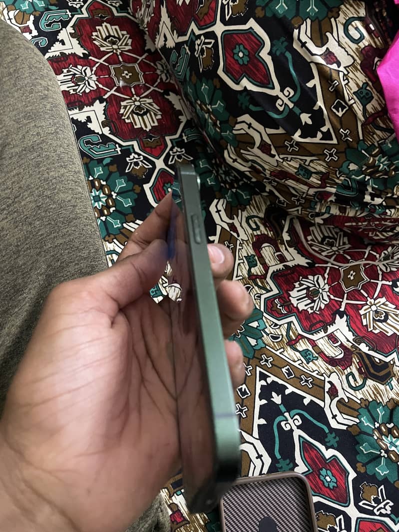 Apple iPhone 13 1