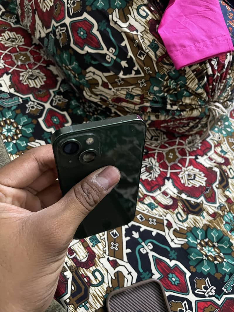 Apple iPhone 13 2