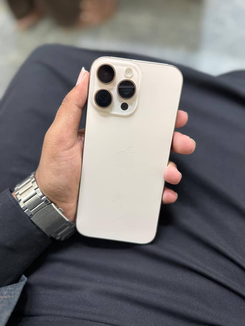 Apple iPhone 16 Pro Max 3