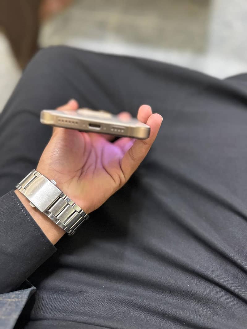 Apple iPhone 16 Pro Max 4