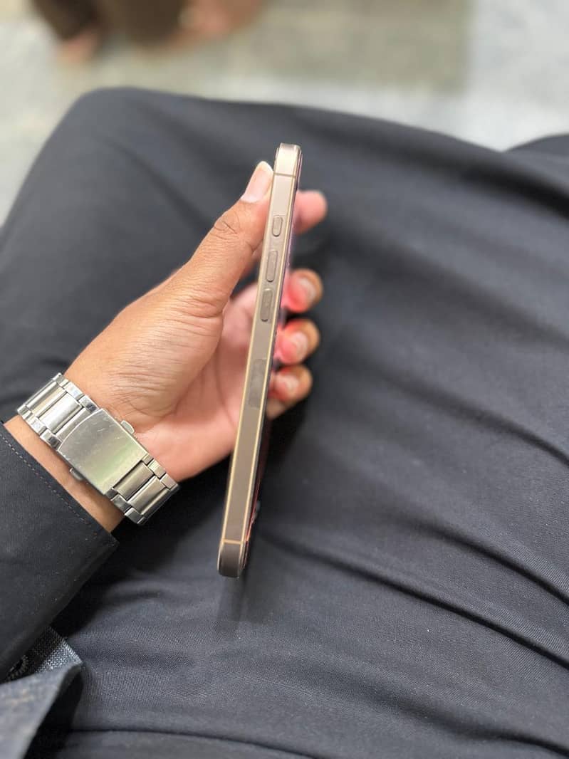 Apple iPhone 16 Pro Max 5