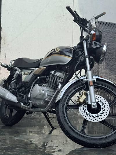 Honda bullet 150 cc new just one handed use