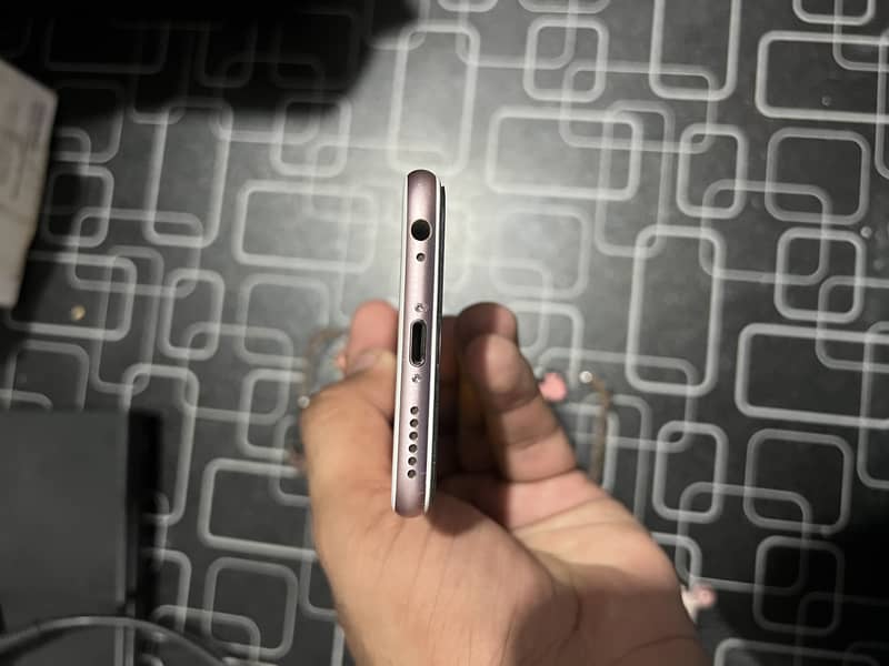 Apple iPhone 6S 1