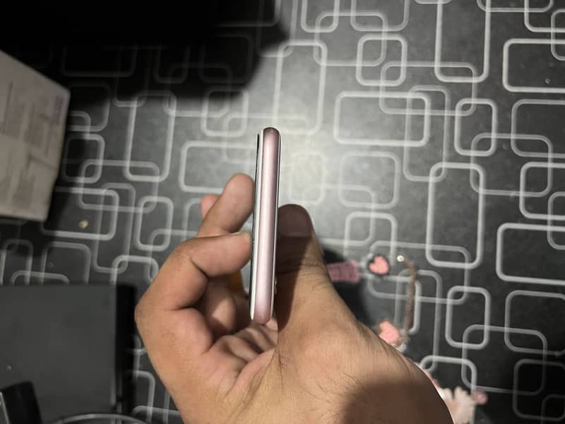 Apple iPhone 6S 4