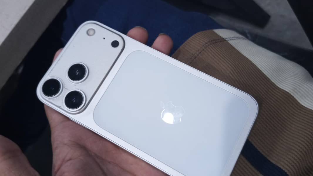 Apple iPhone 17 Pro 1