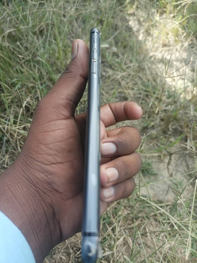 Apple iPhone 8 Plus 1