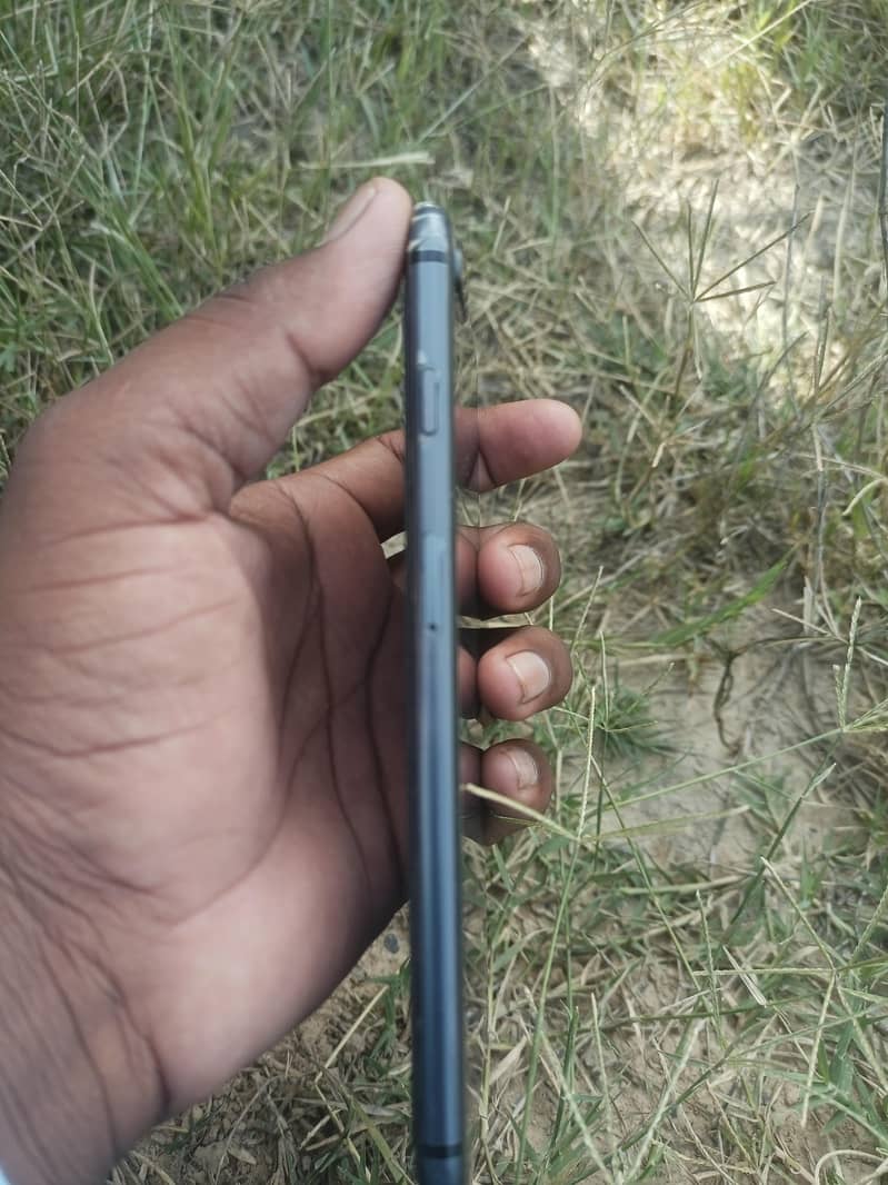 Apple iPhone 8 Plus 5