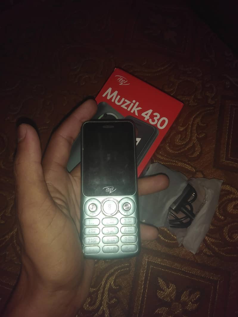 Itel Muzik 430 2