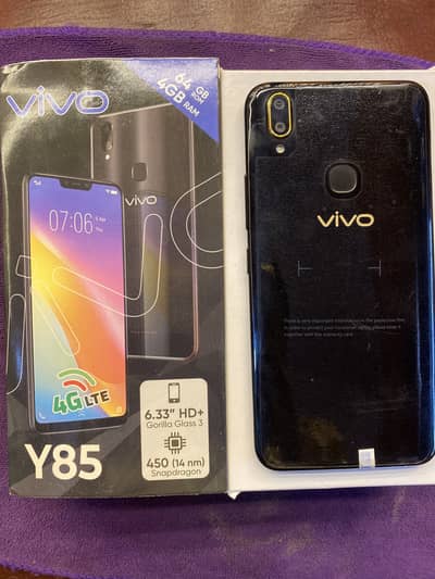 Vivo y85 (4/64) ram with box and chrger lush condition