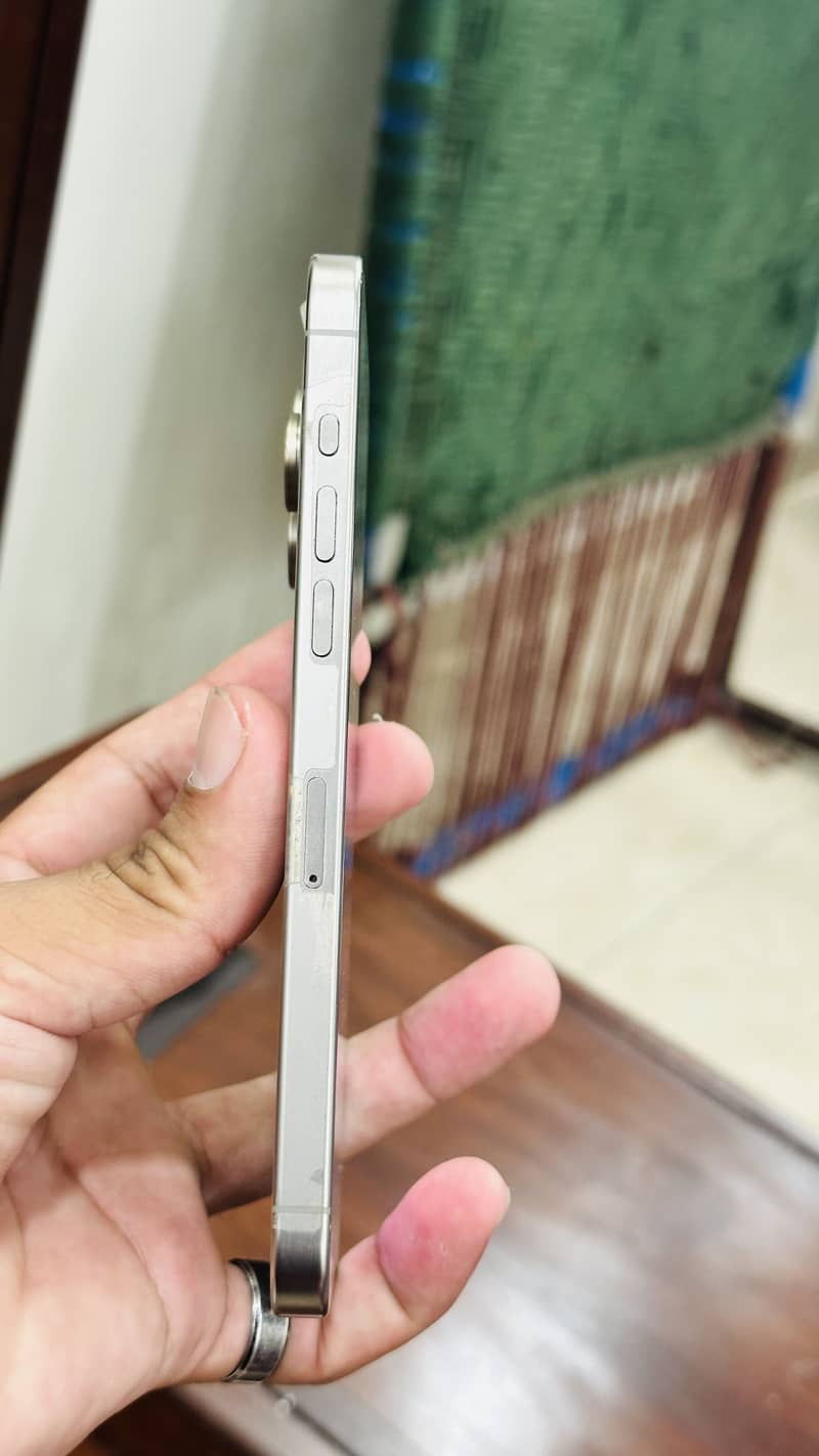 Apple iPhone 15 Pro Max 0