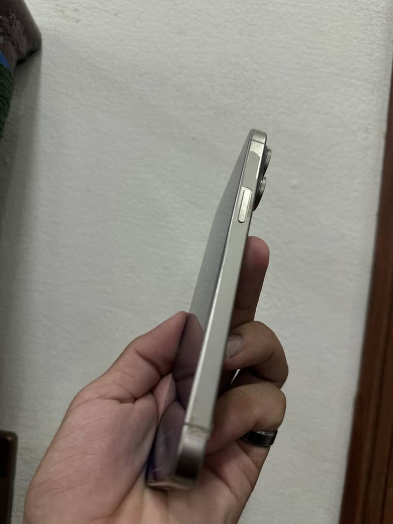 Apple iPhone 15 Pro Max 3