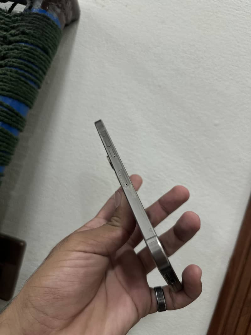 Apple iPhone 15 Pro Max 6