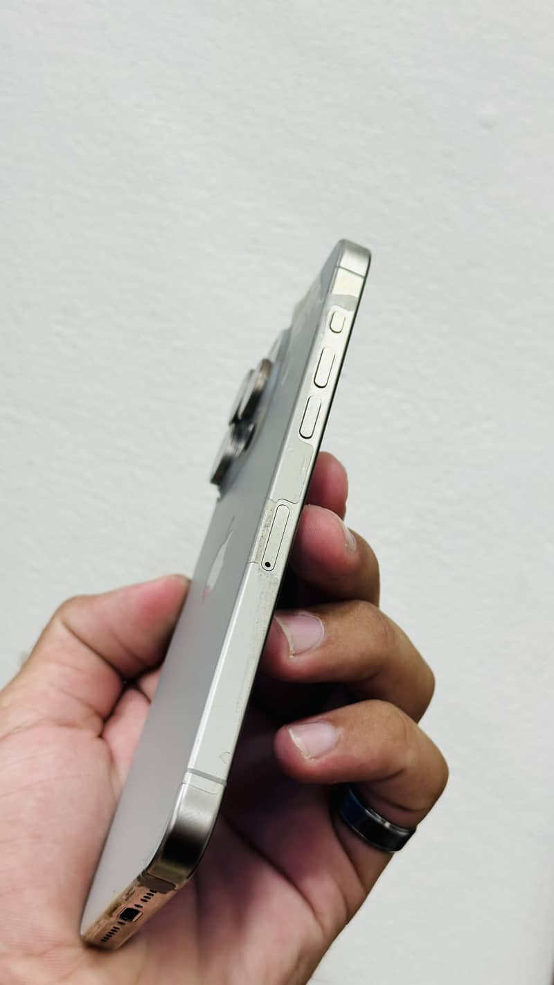 Apple iPhone 15 Pro Max 10