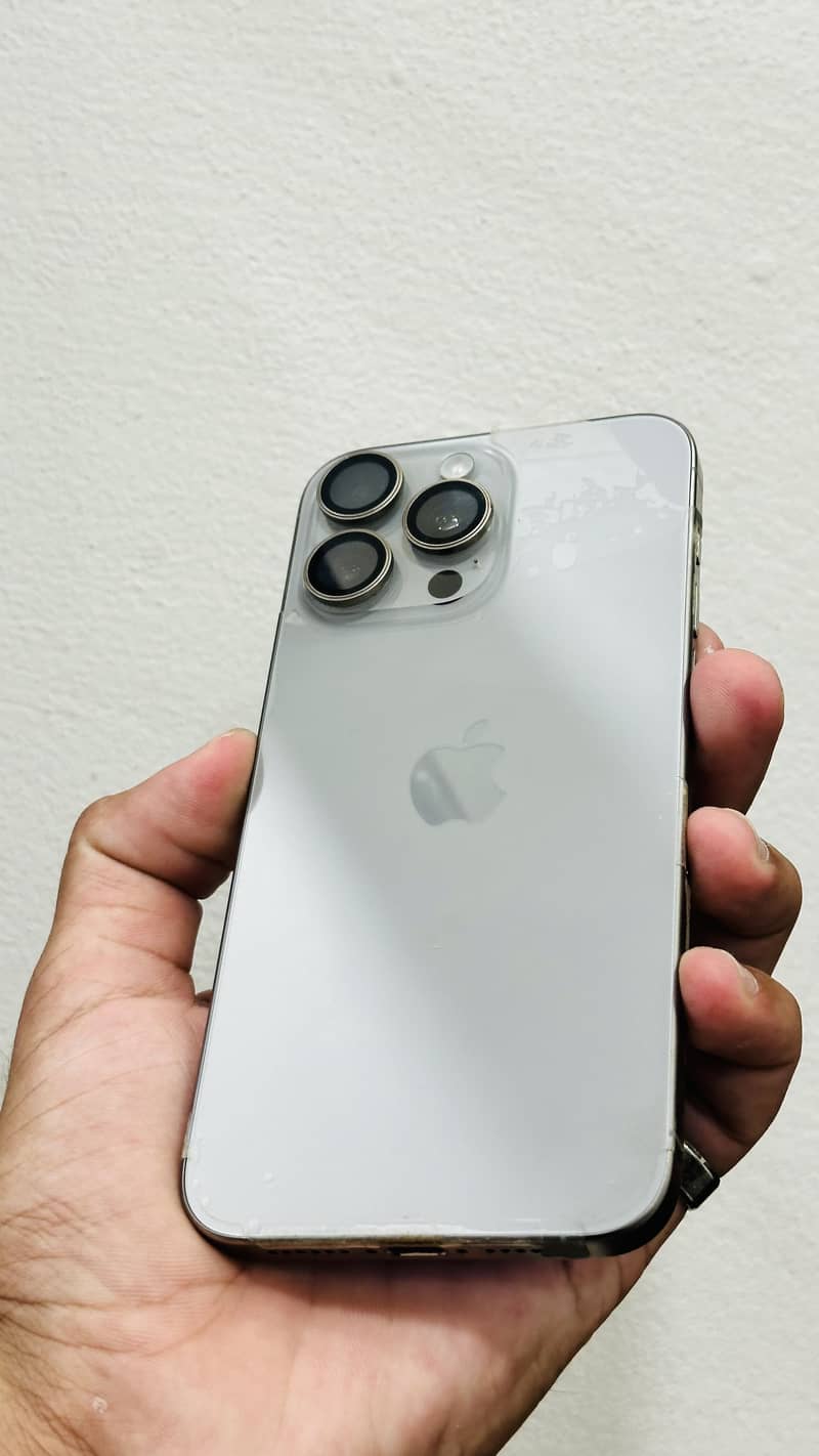 Apple iPhone 15 Pro Max 12
