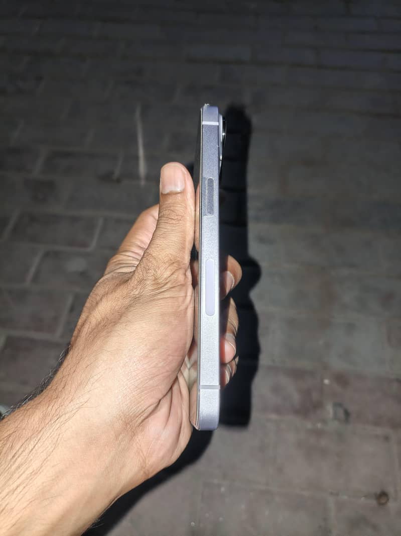 Apple iPhone 14 3