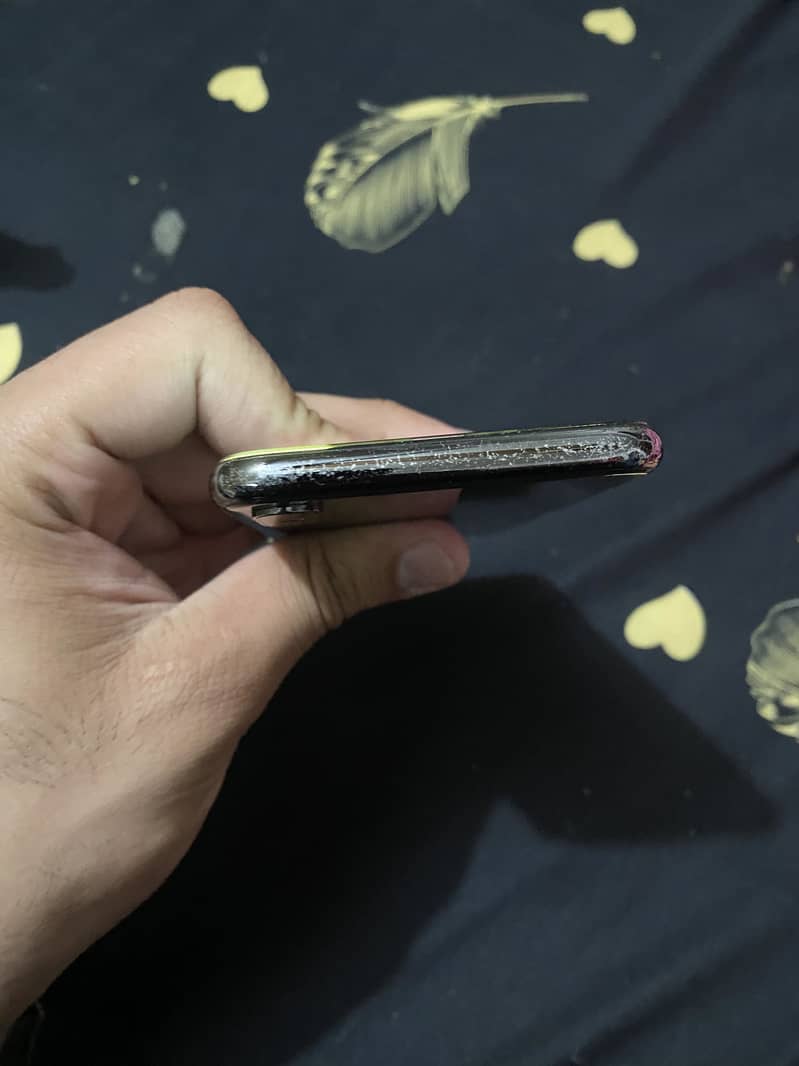 Apple iPhone X 3