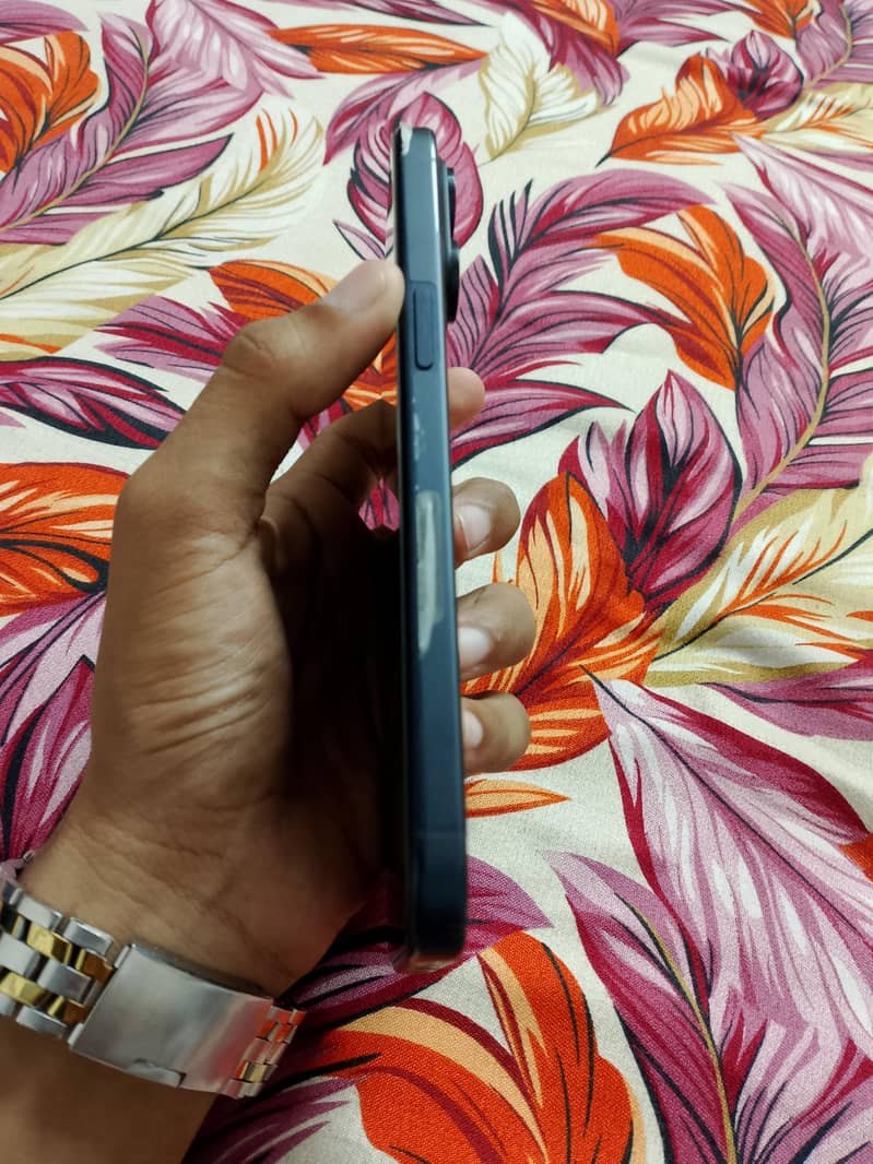 Apple iPhone 15 Pro Max 2