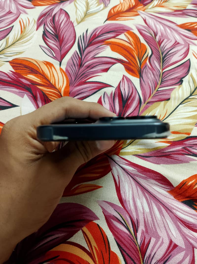 Apple iPhone 15 Pro Max 3
