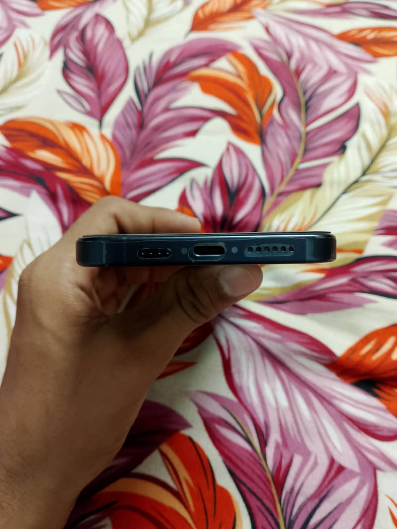 Apple iPhone 15 Pro Max 4