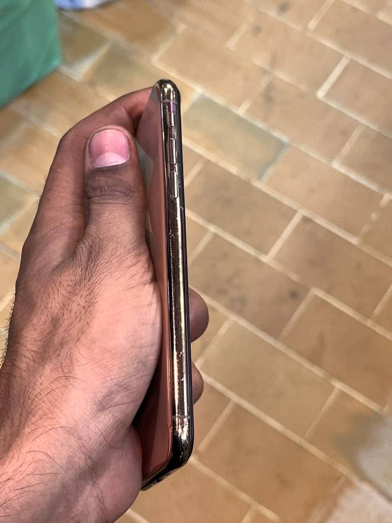 Apple iPhone XS 3