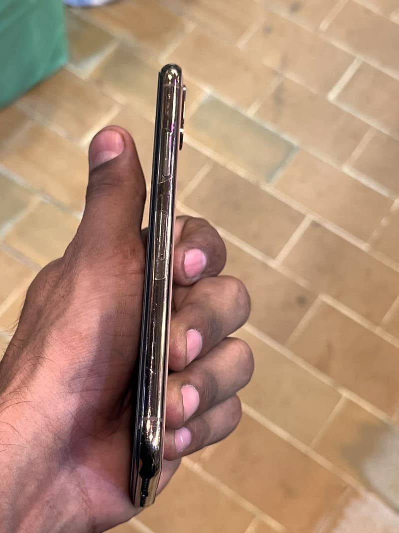 Apple iPhone XS 6