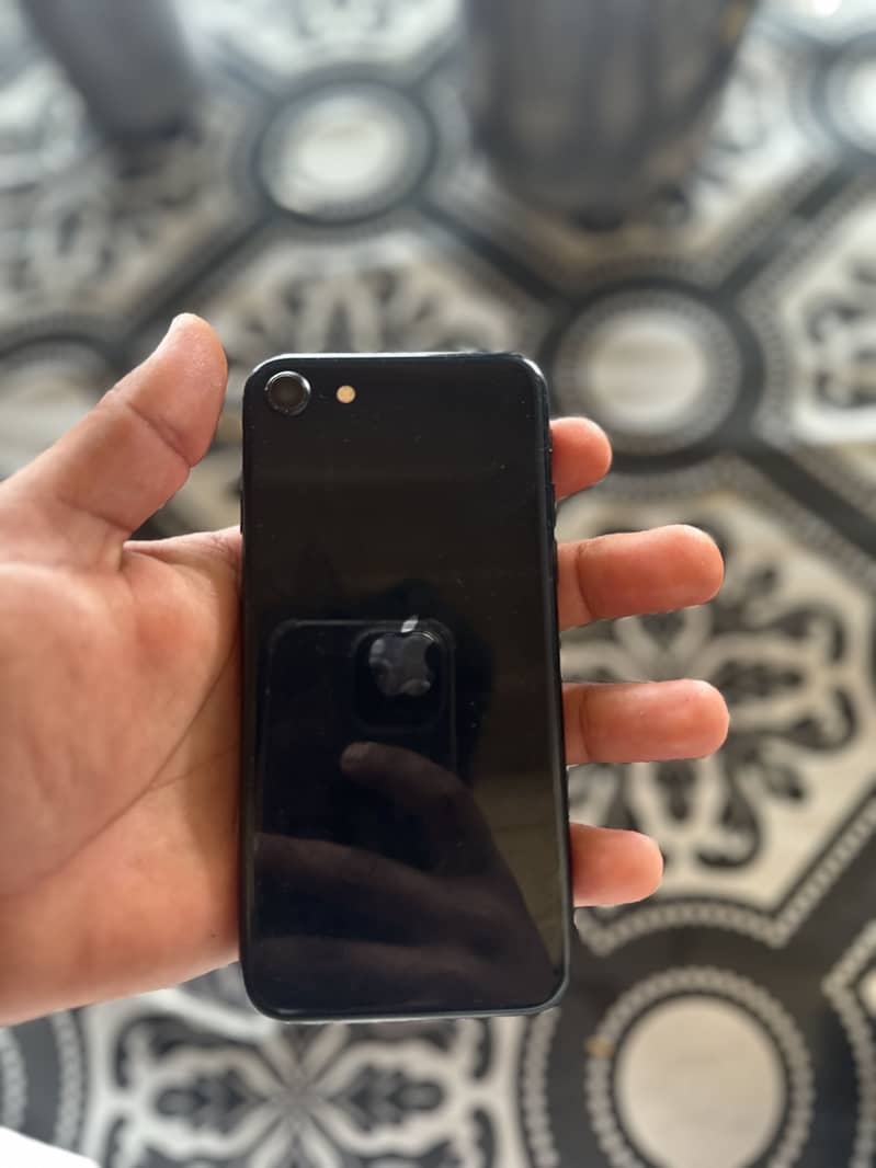 Apple iPhone SE 2022 1