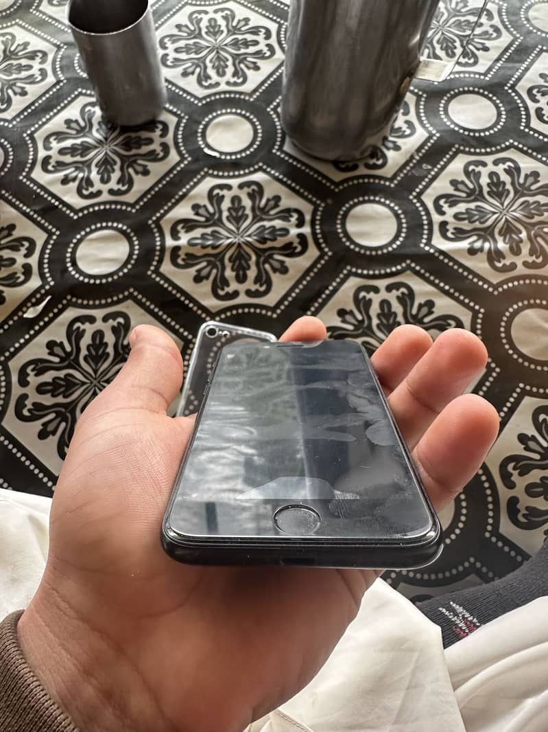 Apple iPhone SE 2022 4