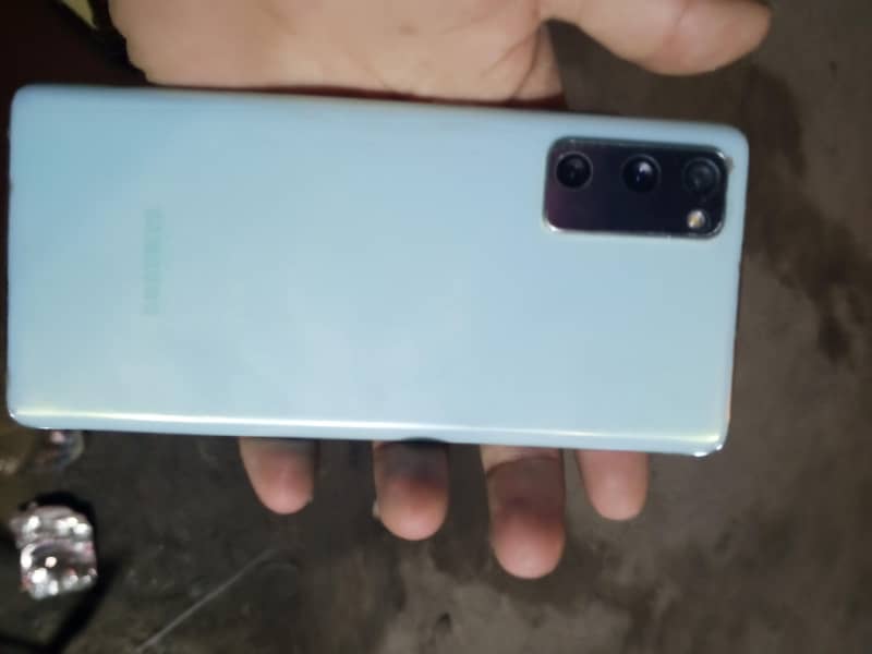 Samsung Mobile S20 FE 1