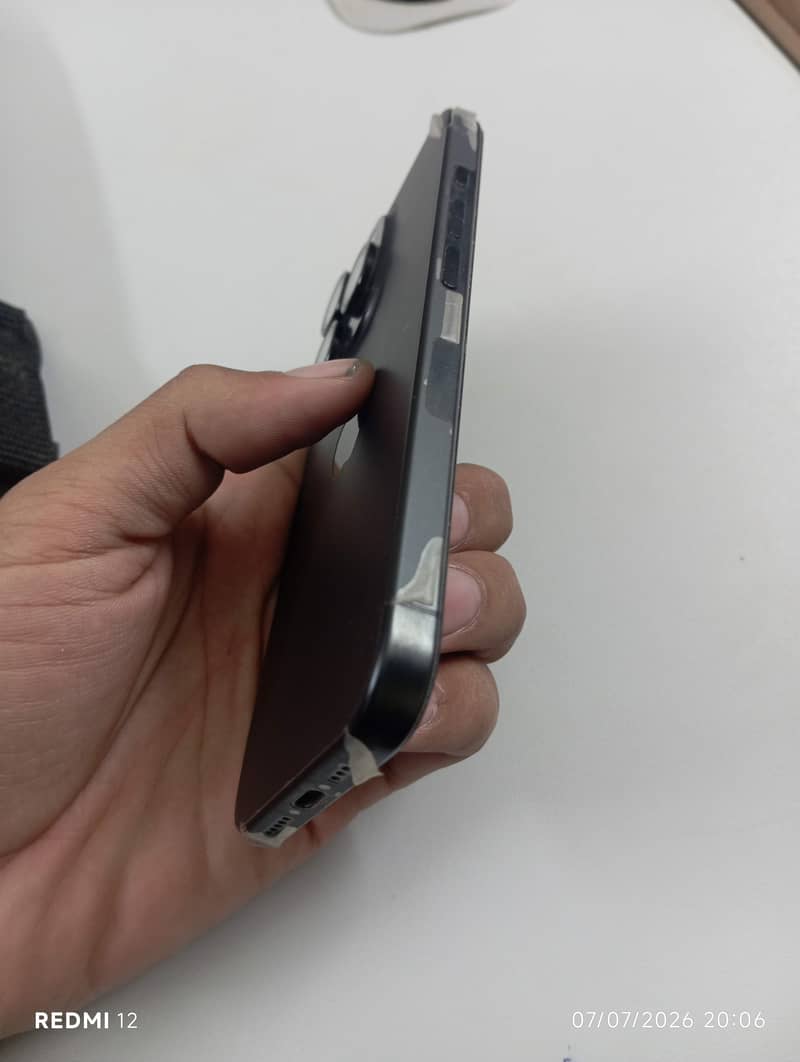 Apple iPhone 15 Pro 3