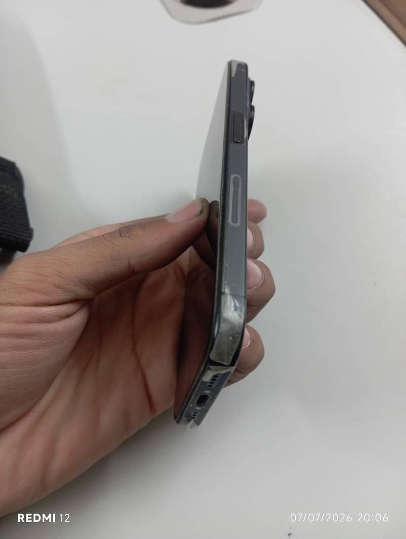 Apple iPhone 15 Pro 4