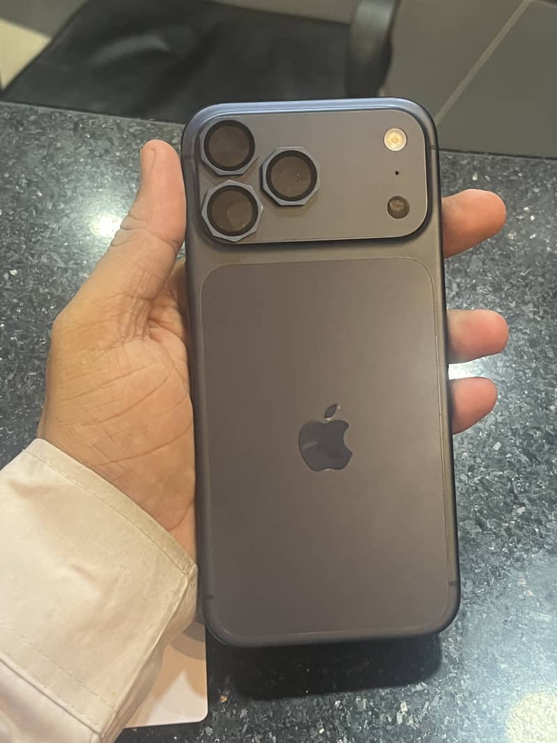 Apple iPhone 17 Pro Max 1