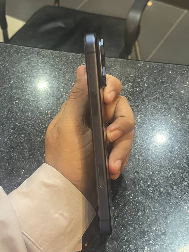 Apple iPhone 17 Pro Max 3