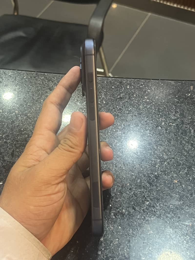 Apple iPhone 17 Pro Max 5
