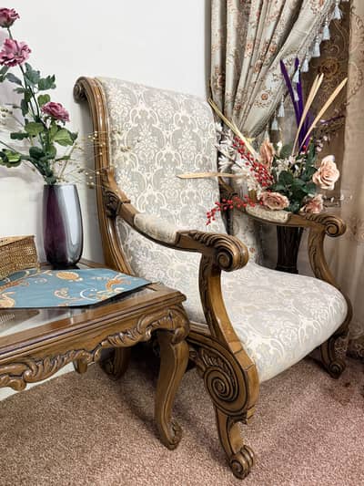 Royal Branded Coffee Chairs with Table