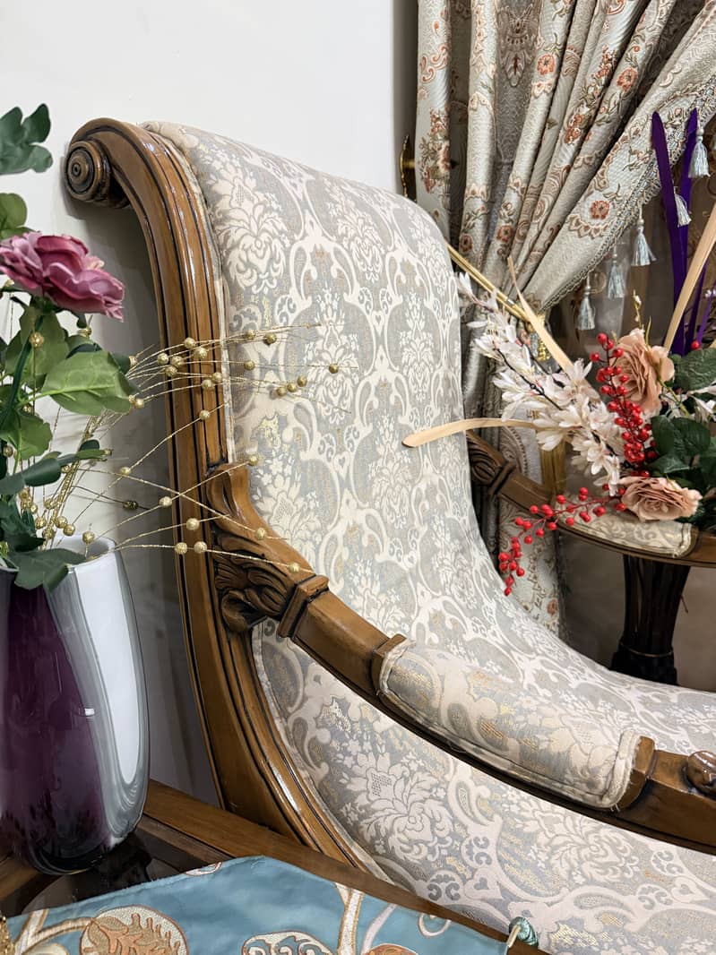 Royal Branded Coffee Chairs with Table 1