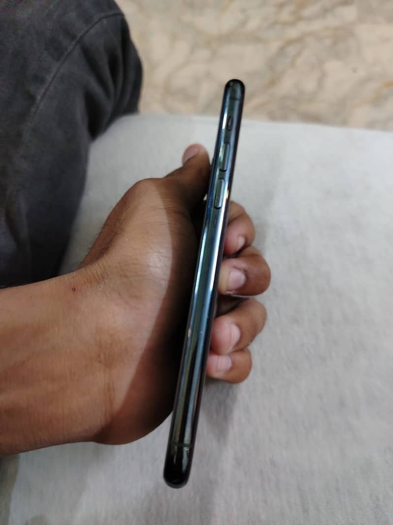 Apple iPhone 11 Pro 2