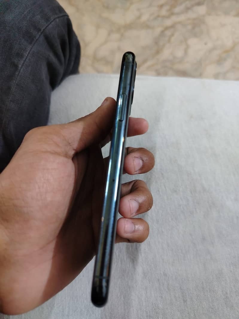 Apple iPhone 11 Pro 3
