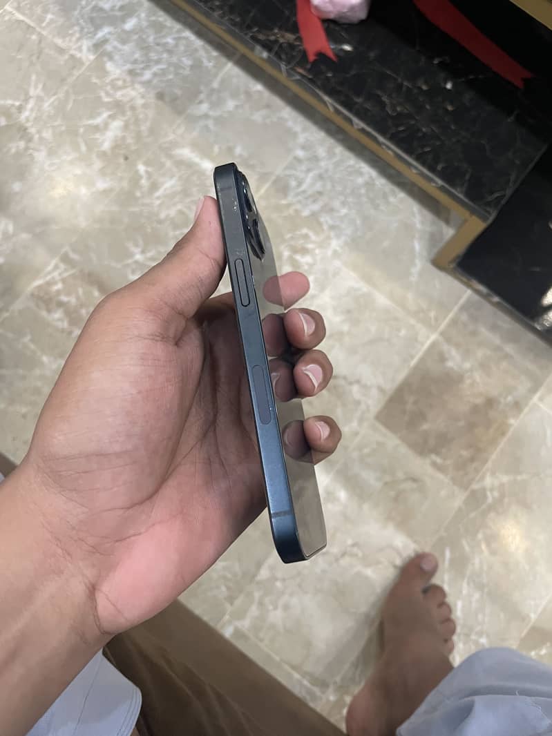 Apple iPhone 13 4