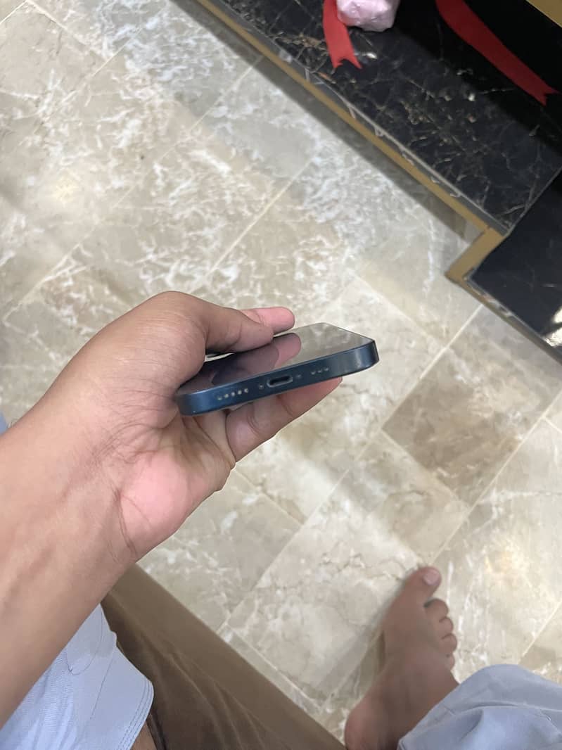 Apple iPhone 13 5