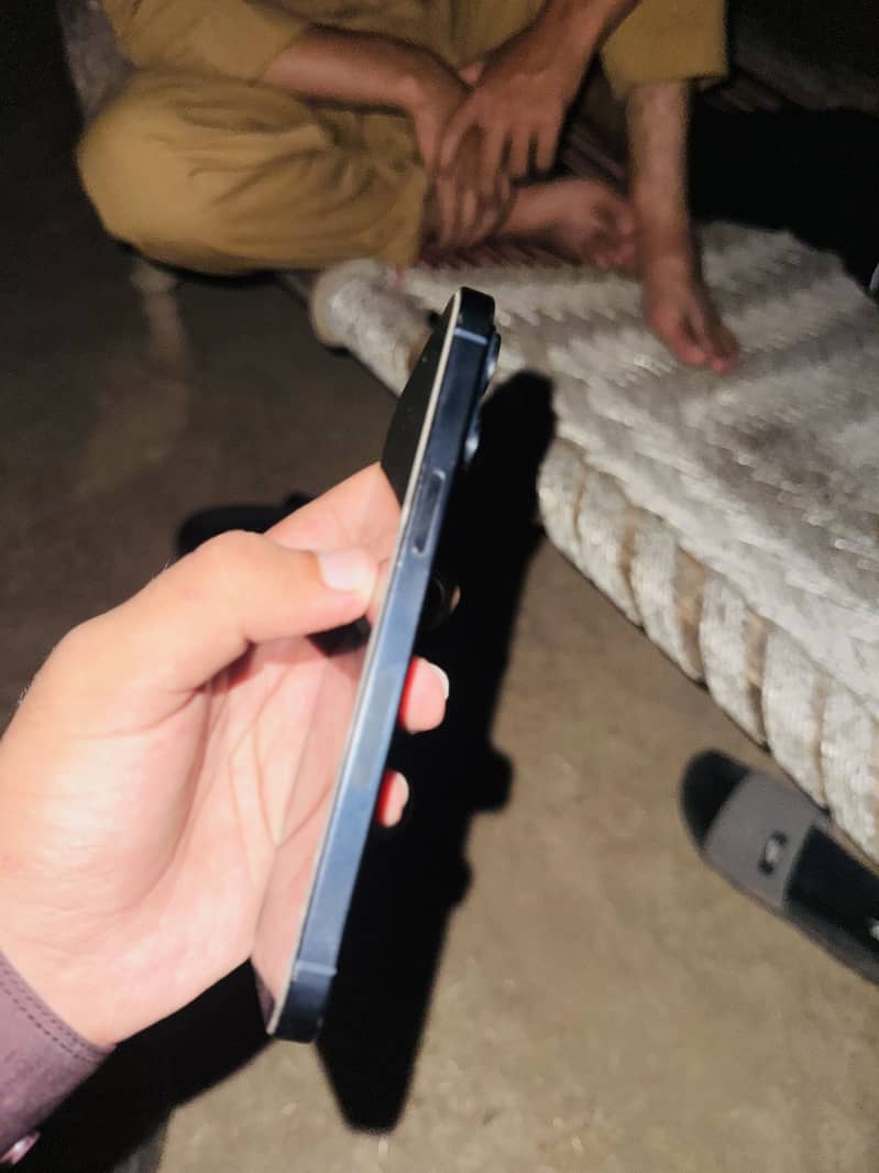 Apple iPhone 15 Pro Max 5