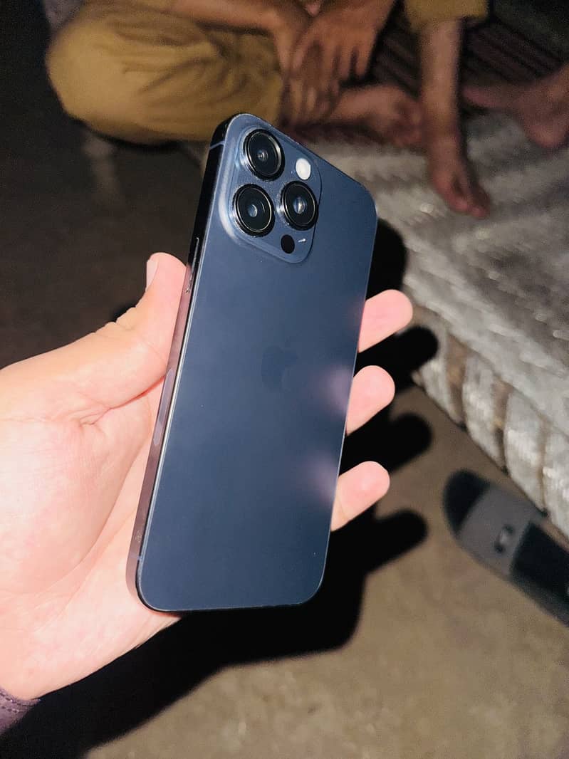 Apple iPhone 15 Pro Max 6