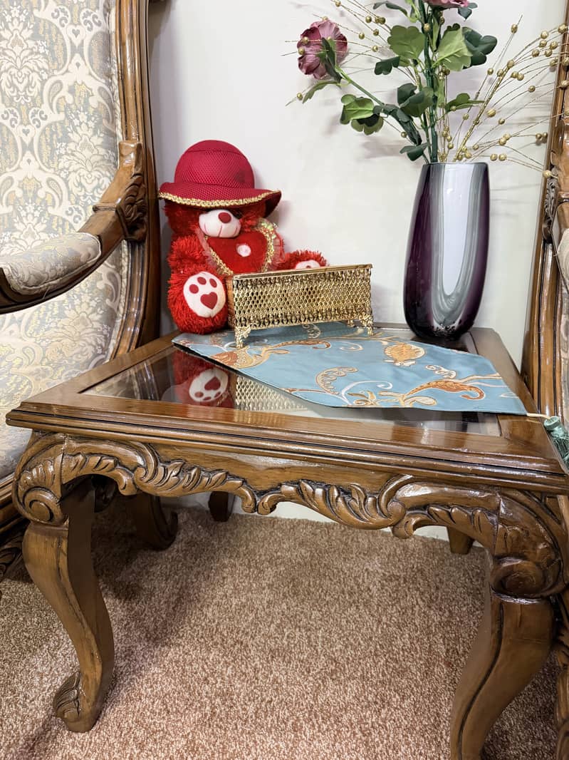 Royal Branded Coffee Chairs with Table 2