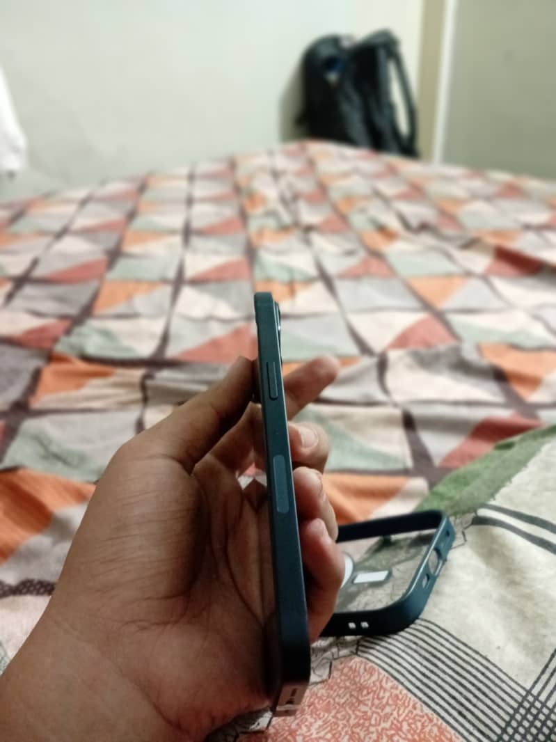 Apple iPhone 13 1