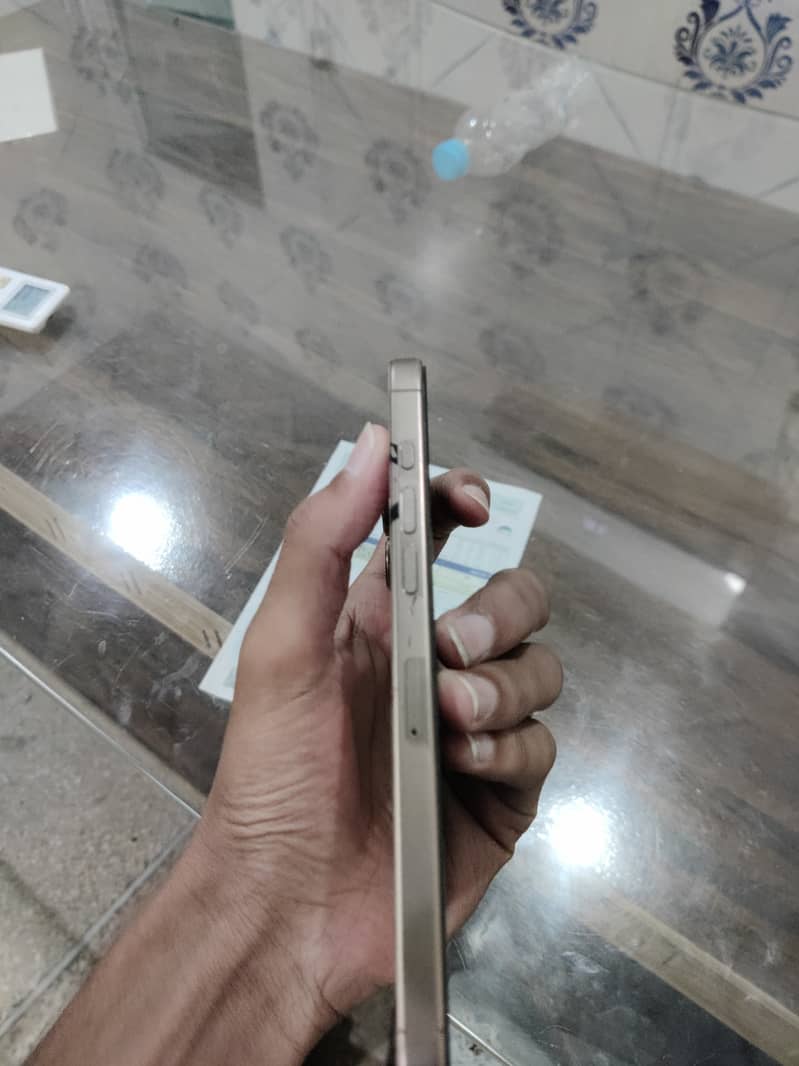 iPhone 16 Pro Max 1