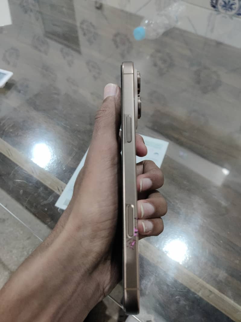 iPhone 16 Pro Max 2