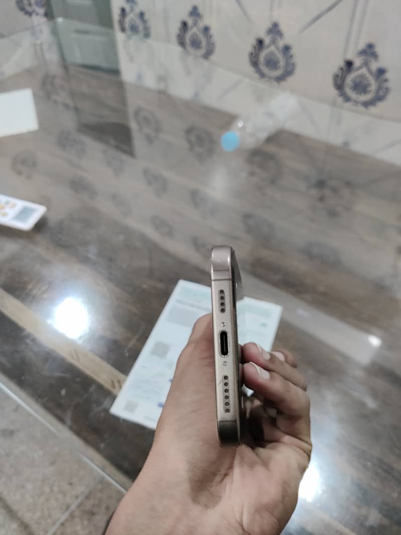 iPhone 16 Pro Max 6